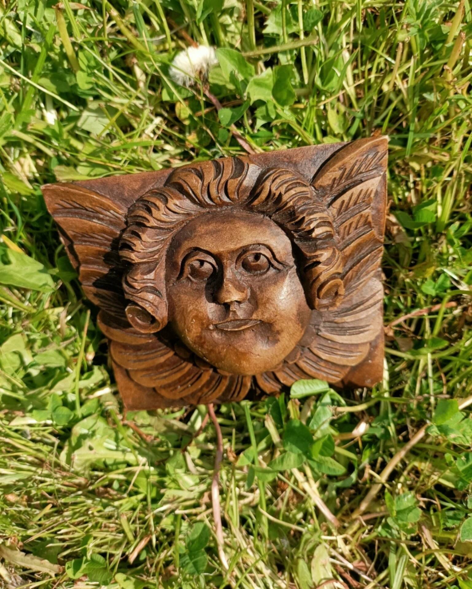 Bas relief bois sculpté