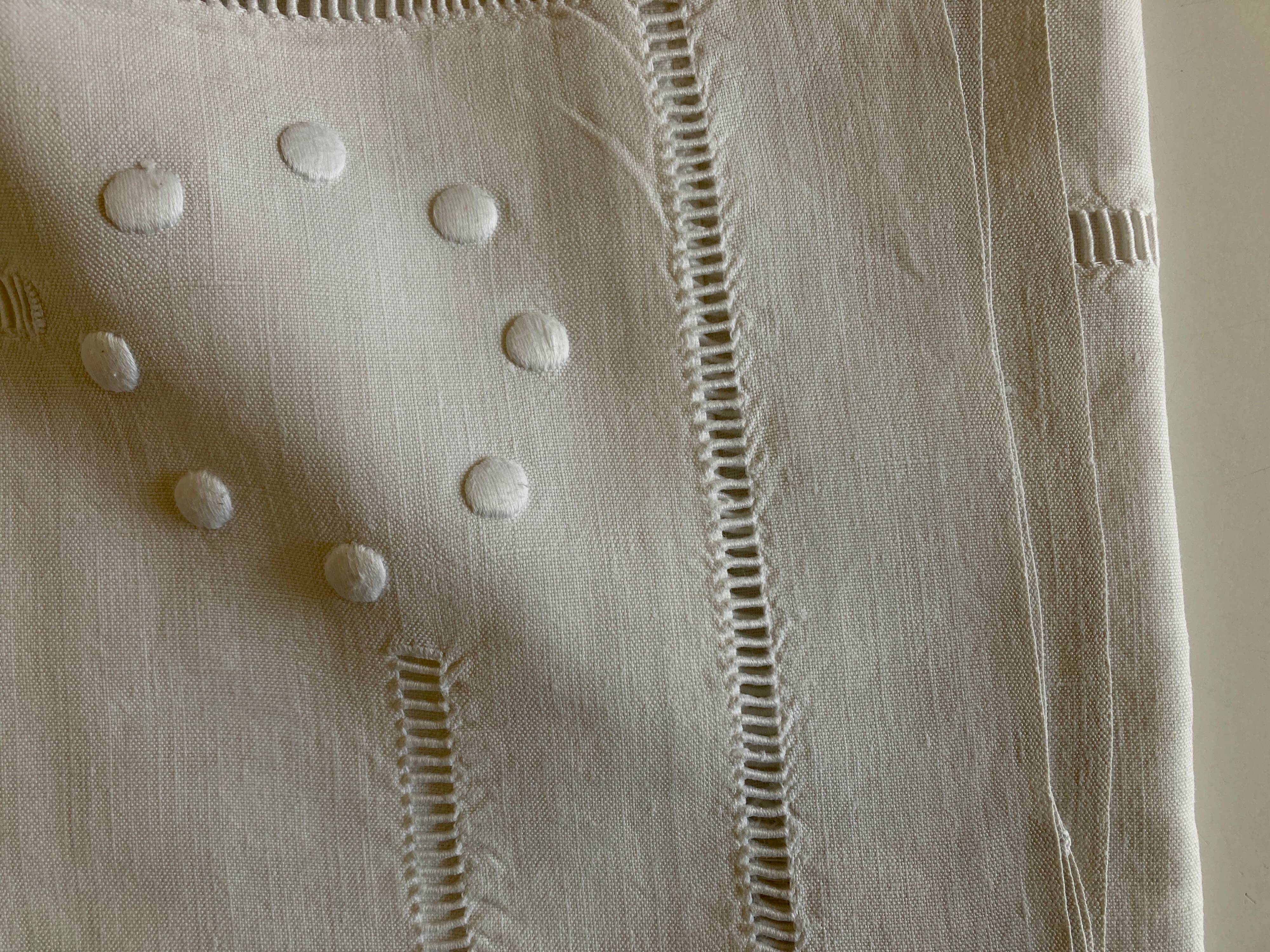 Paire de taies d'oreillers toile de lin brodée de pois et jours sans monogramme