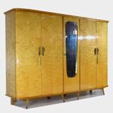 Grande armoire moderne à 5 portes du milieu du siècle en érable flammé, années 1950