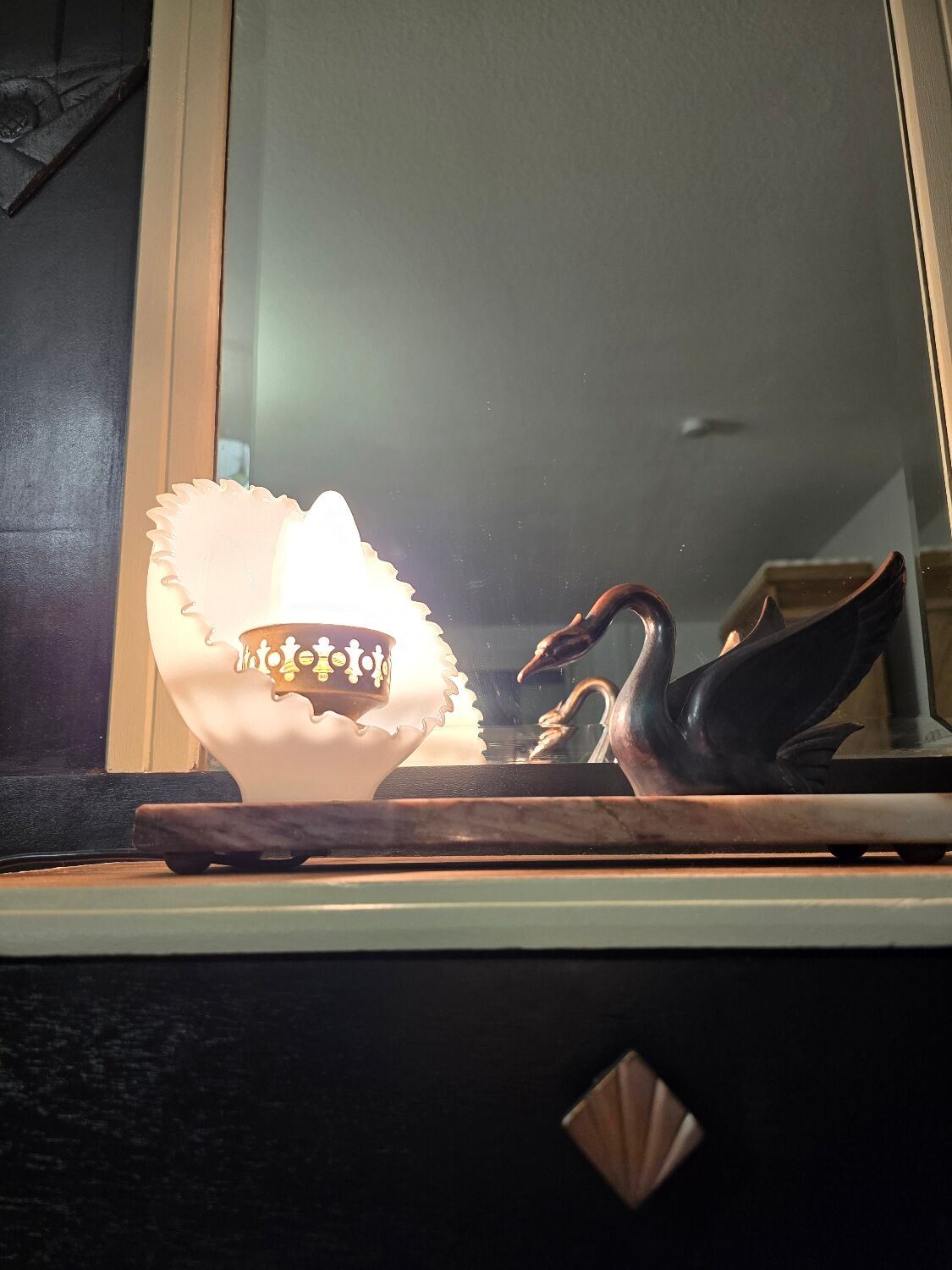 Marble lamp base, its swan and its opaline Art Deco.