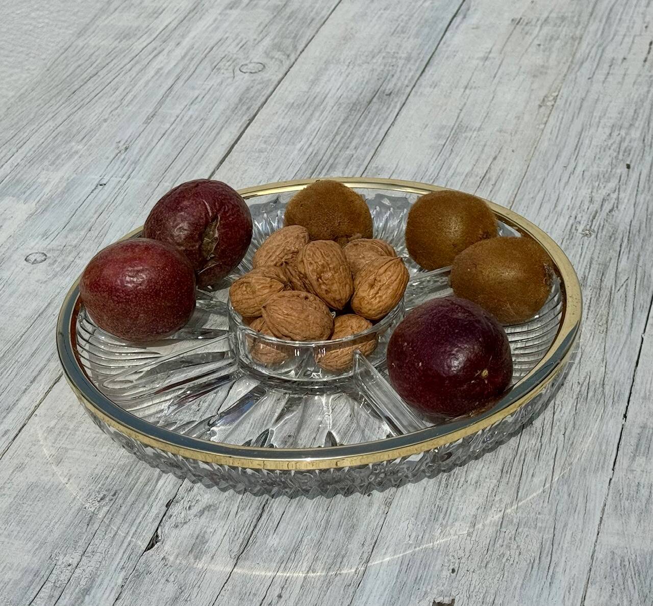 Large compartmentalized dish