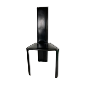 Chaise en cuir noir
