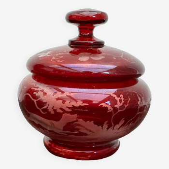 Bonbonnière en Cristal de Bohème couleur Rubis - Décor champêtre et chien