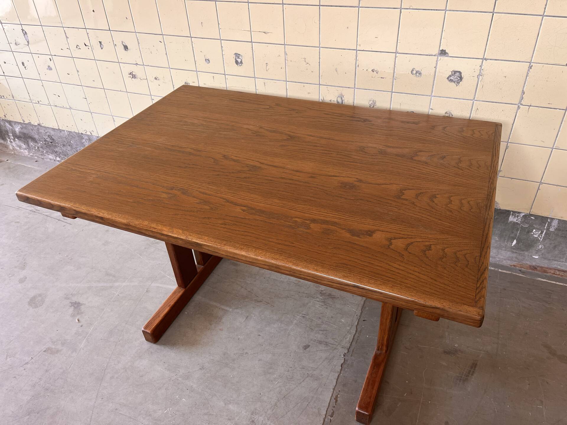 Table à manger en chêne danois