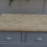 Beautifully crafted English chest of drawers, finished in pearl grey, with a wooden top.