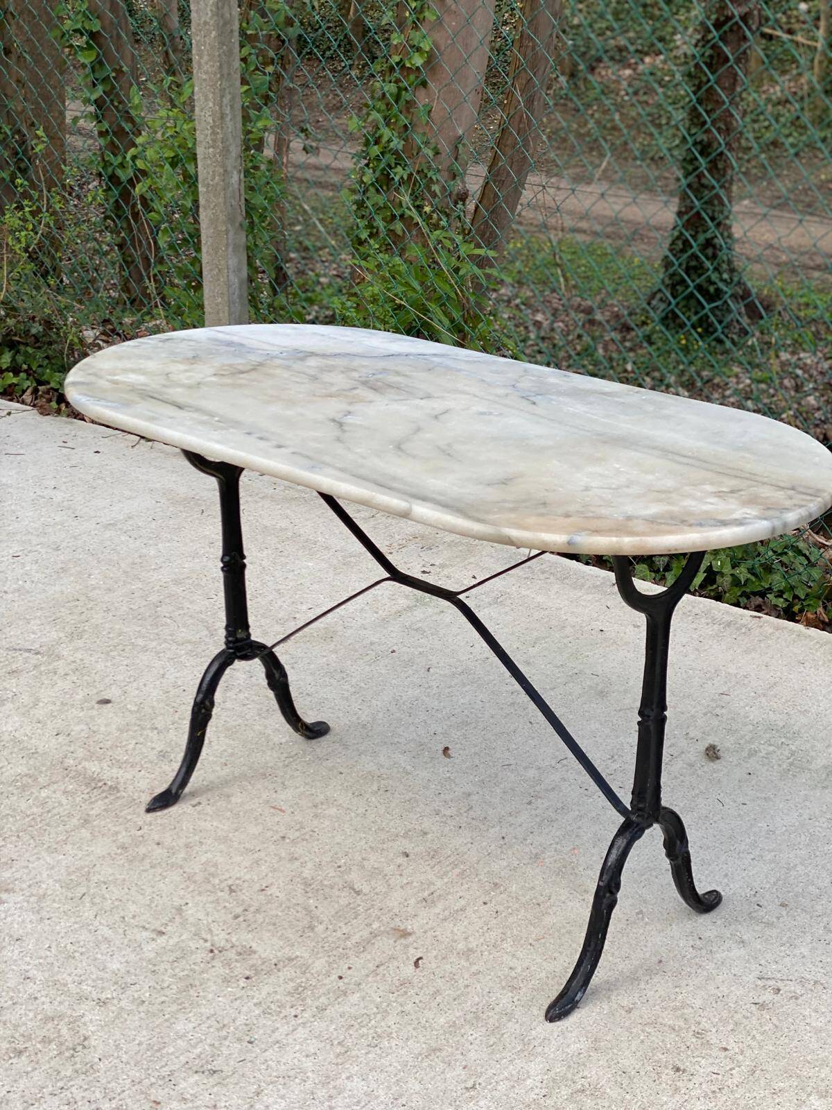 Table de bistrot marbre ovale et acier noir 4 couverts 120cm