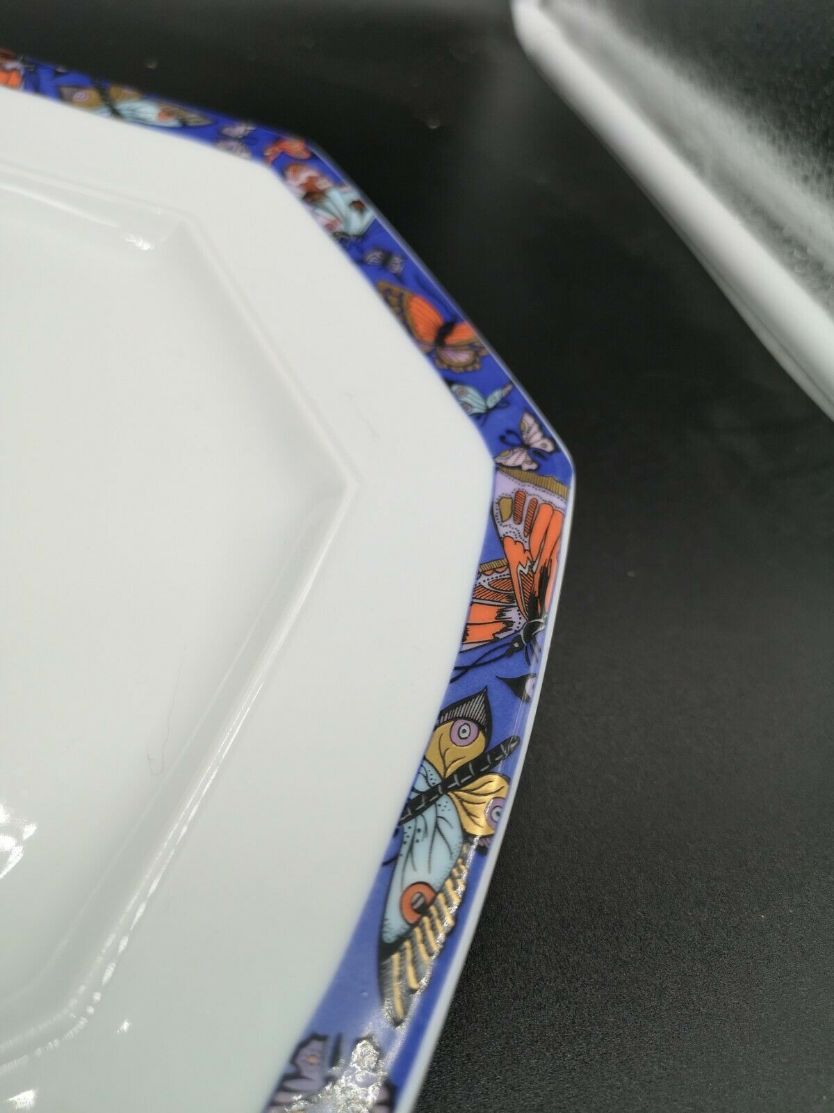 Plat en porcelaine de Limoges par Chastagner décor Arlequin
