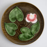 Plat à décor fleuri