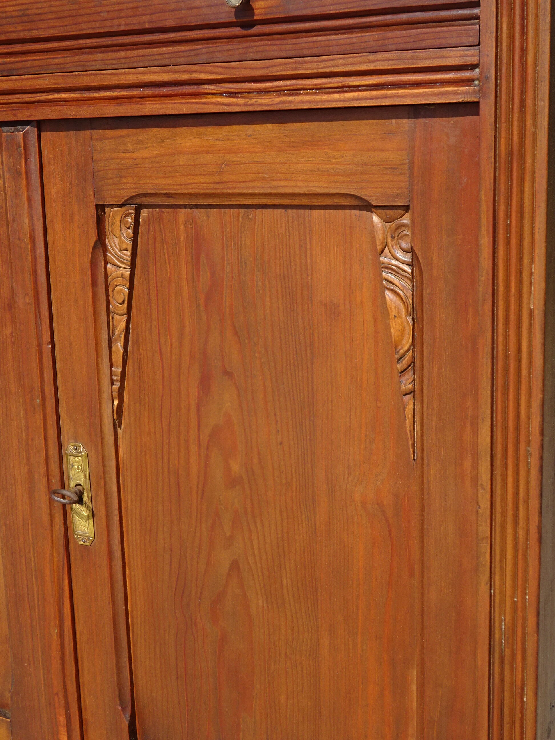 Ancien petit buffet Art Déco