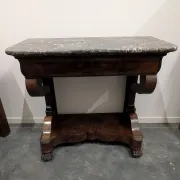 Console restored in flamed mahogany, Sainte-Anne marble, claw feet.