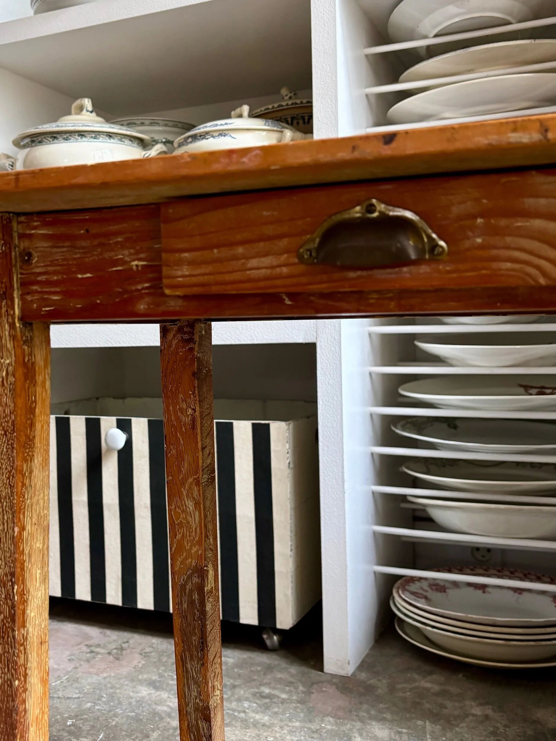 Fischel children's chair in curved wood and desk with 1 drawer