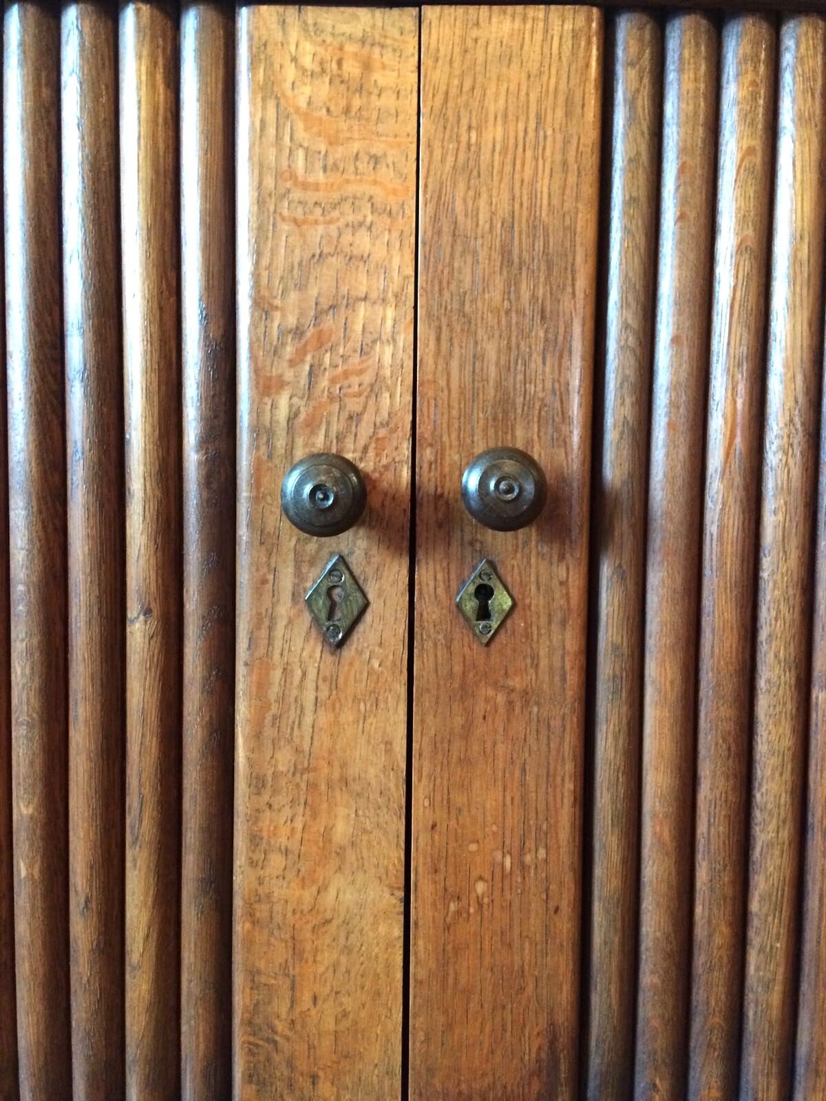 Meuble à rideaux
