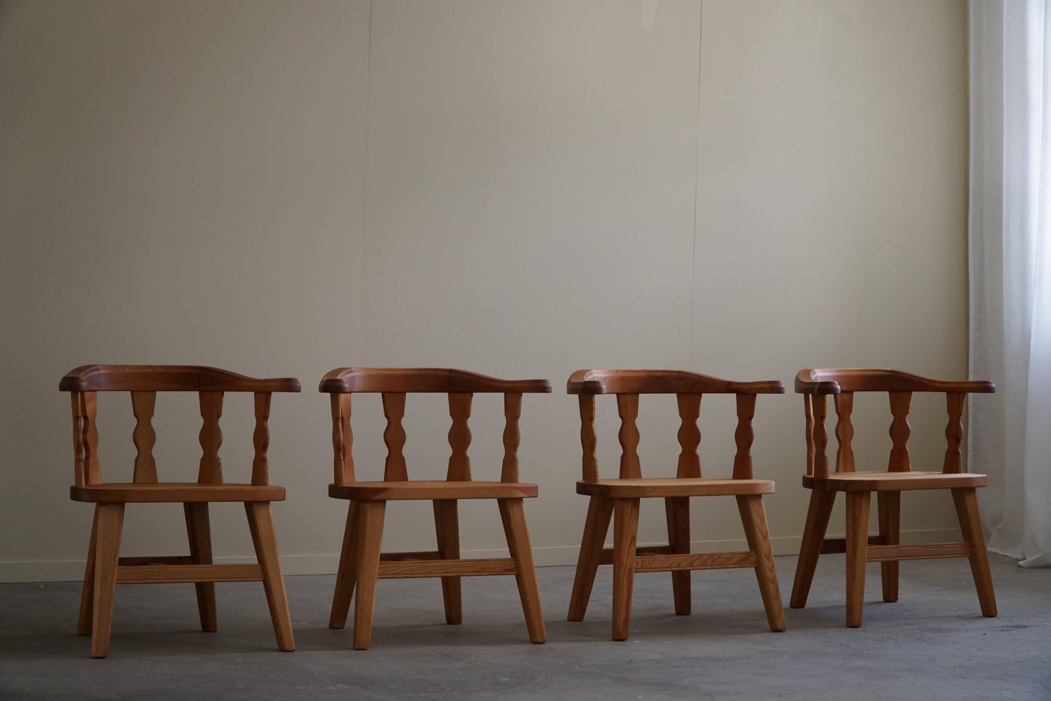 Ensemble de 4 fauteuils modernes norvégiens par Krogenæs, pin massif, années 1950