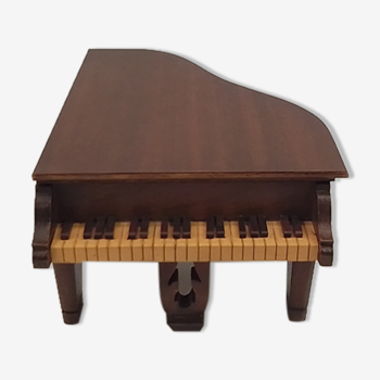 Jewelry box miniature reproduction in rustic piano wood, musical
