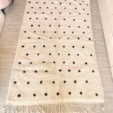 Berber carpet Béni Ouarain with large black and white polka dots and thick wool