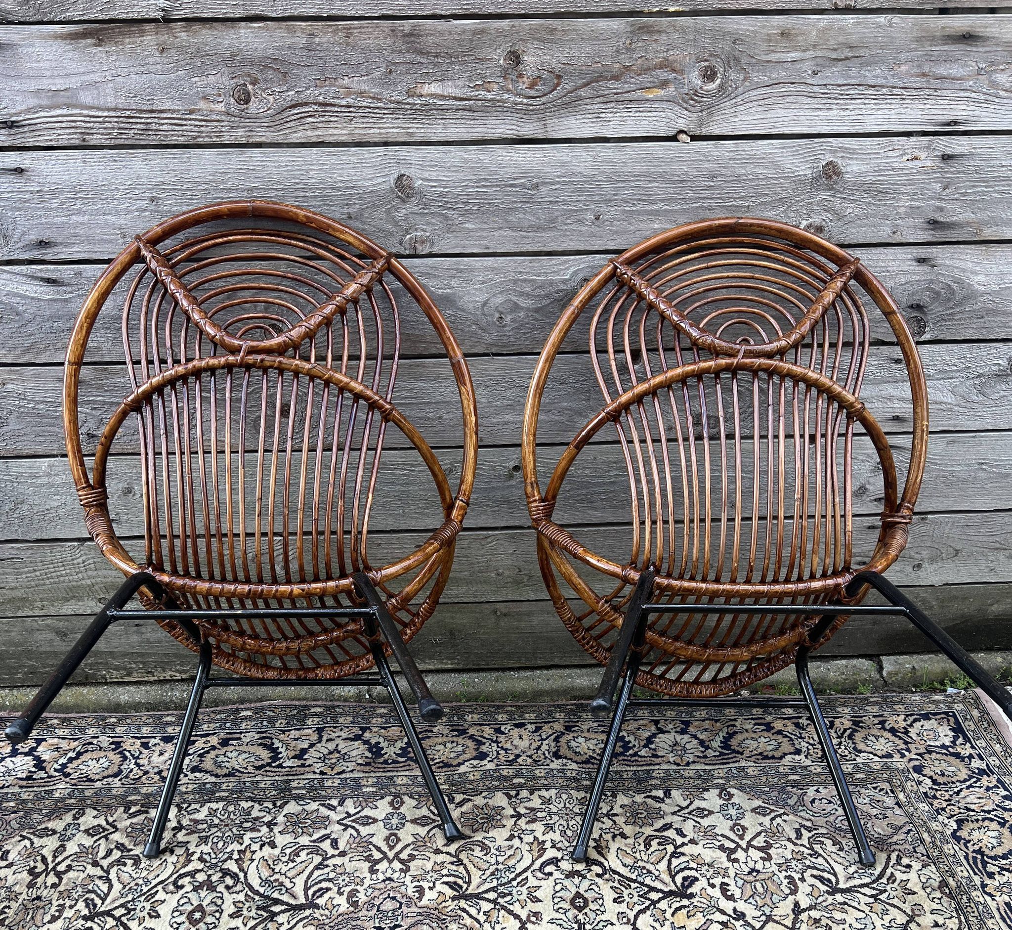 Paire de fauteuils en rotin, pieds métal CIRCA 1950
