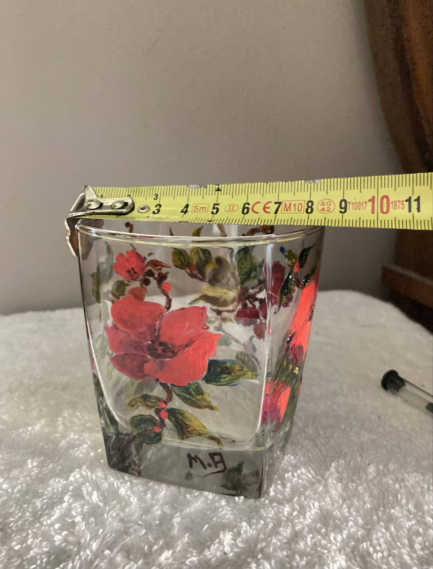 Unique whisky glass with a poppy design, handmade and signed by M.B.