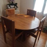 Extendable table and 4 leather chairs