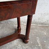 Console avec plateau en marbre blanc antique, piètement et tiroir en bois brun rougeâtre