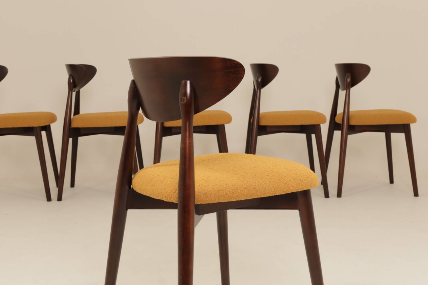 Scandinavian dining chairs set of 6 moutarde bouclé 