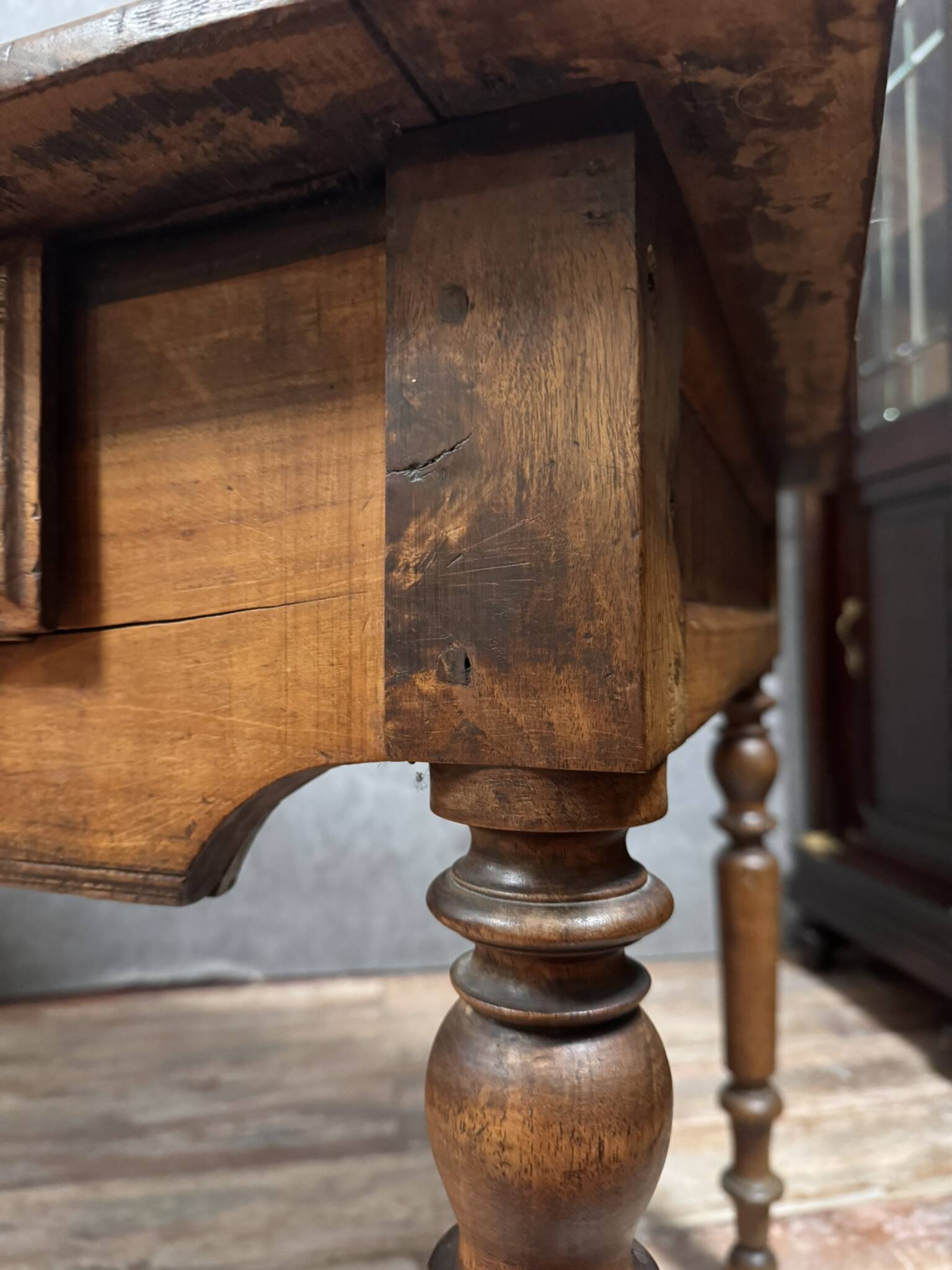 Large table or desk from the Louis Philippe period in solid wood around 1830.