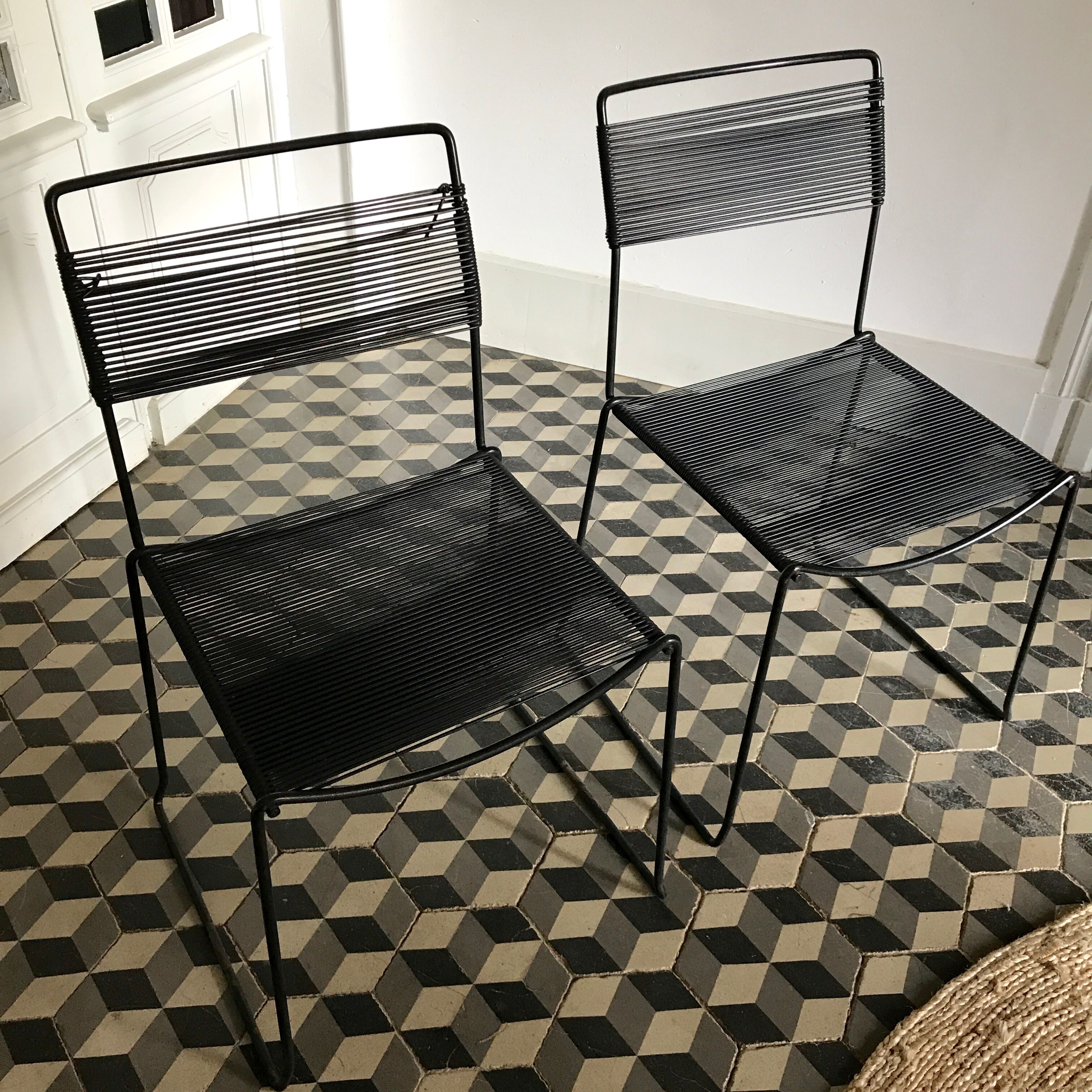 Scoubidou sledge chairs