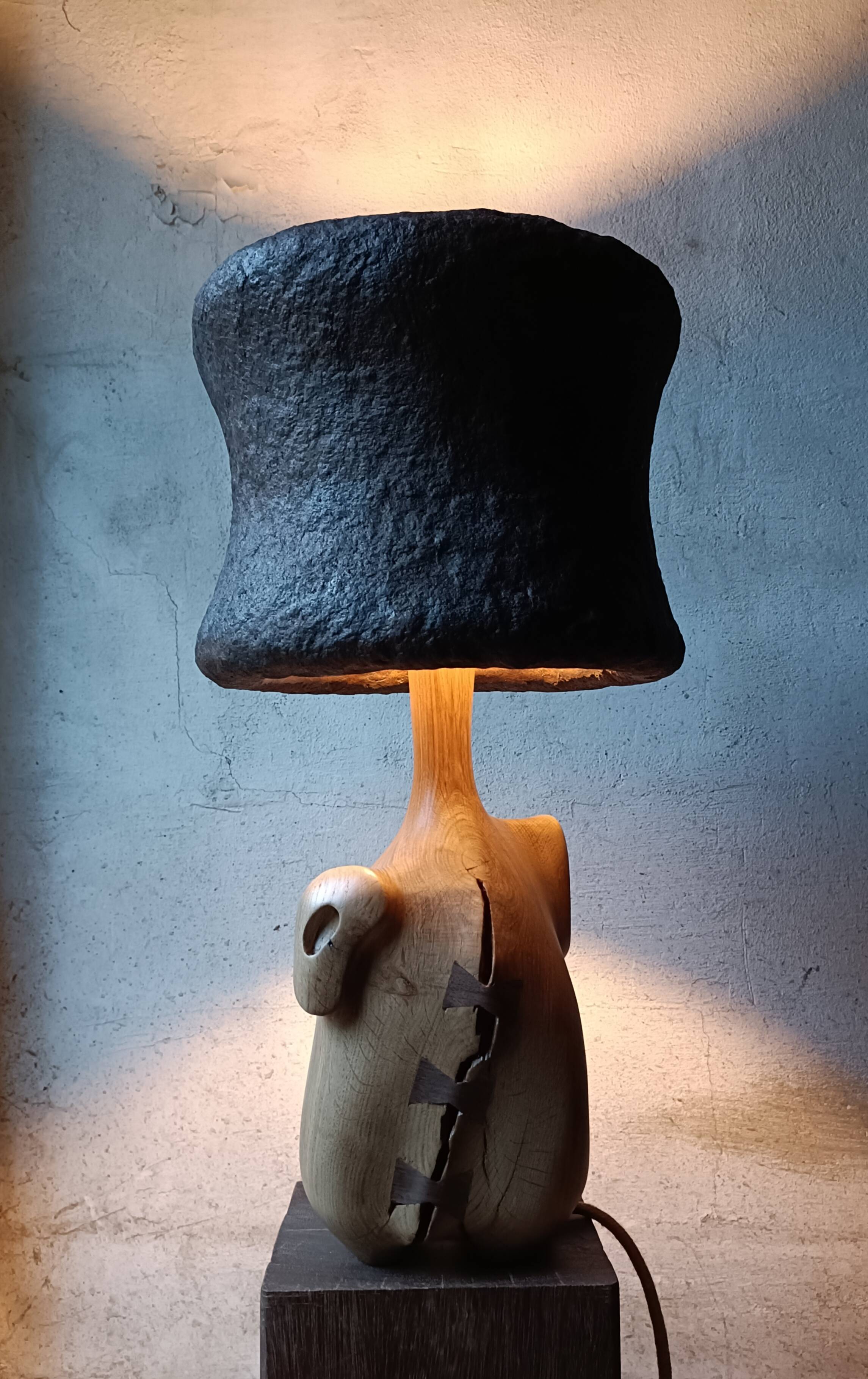 Lampe de créateur en chêne massif