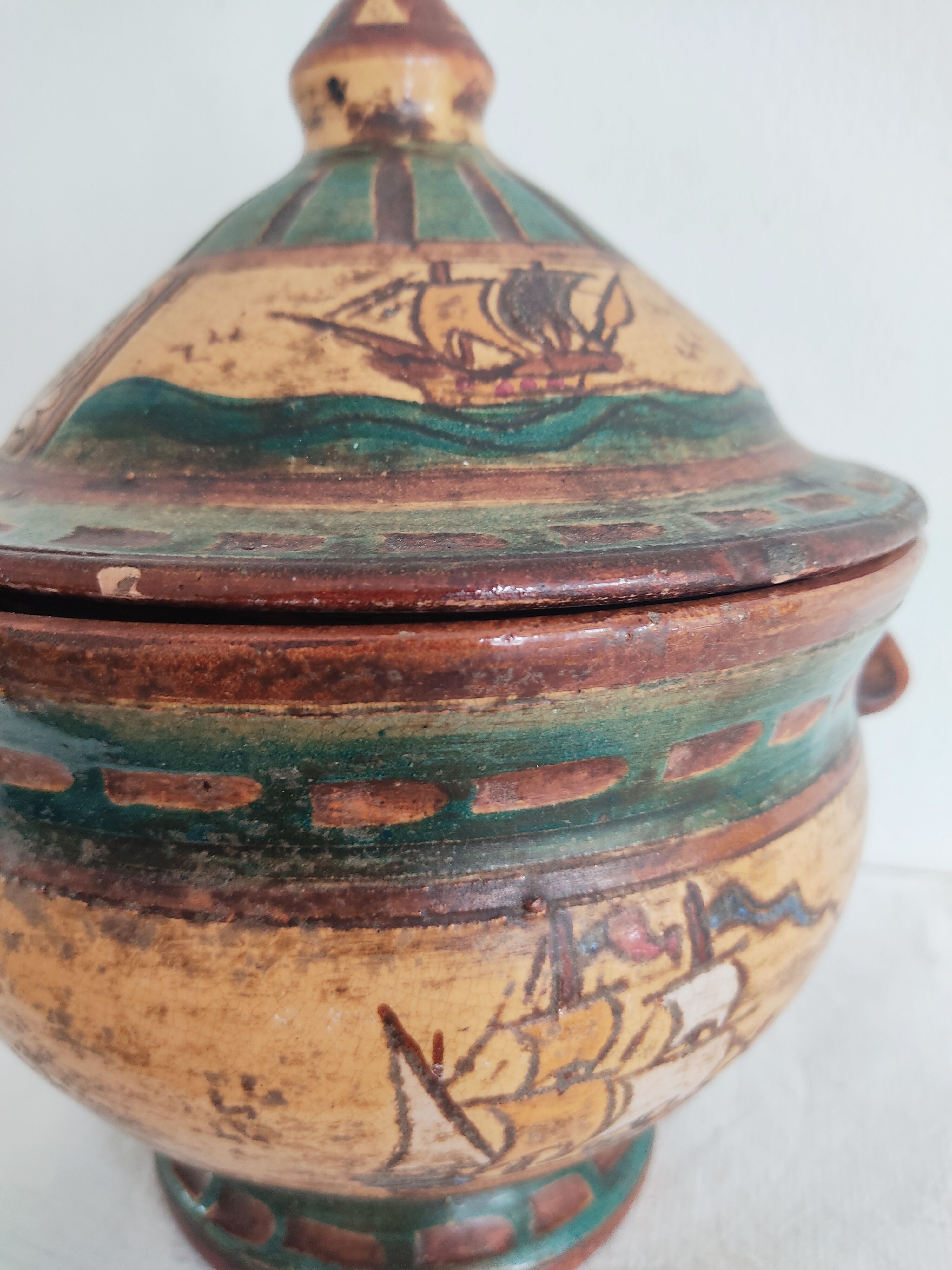 Vintage covered pot with boat décor