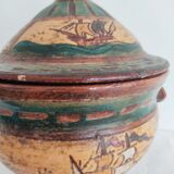 Vintage covered pot with boat décor