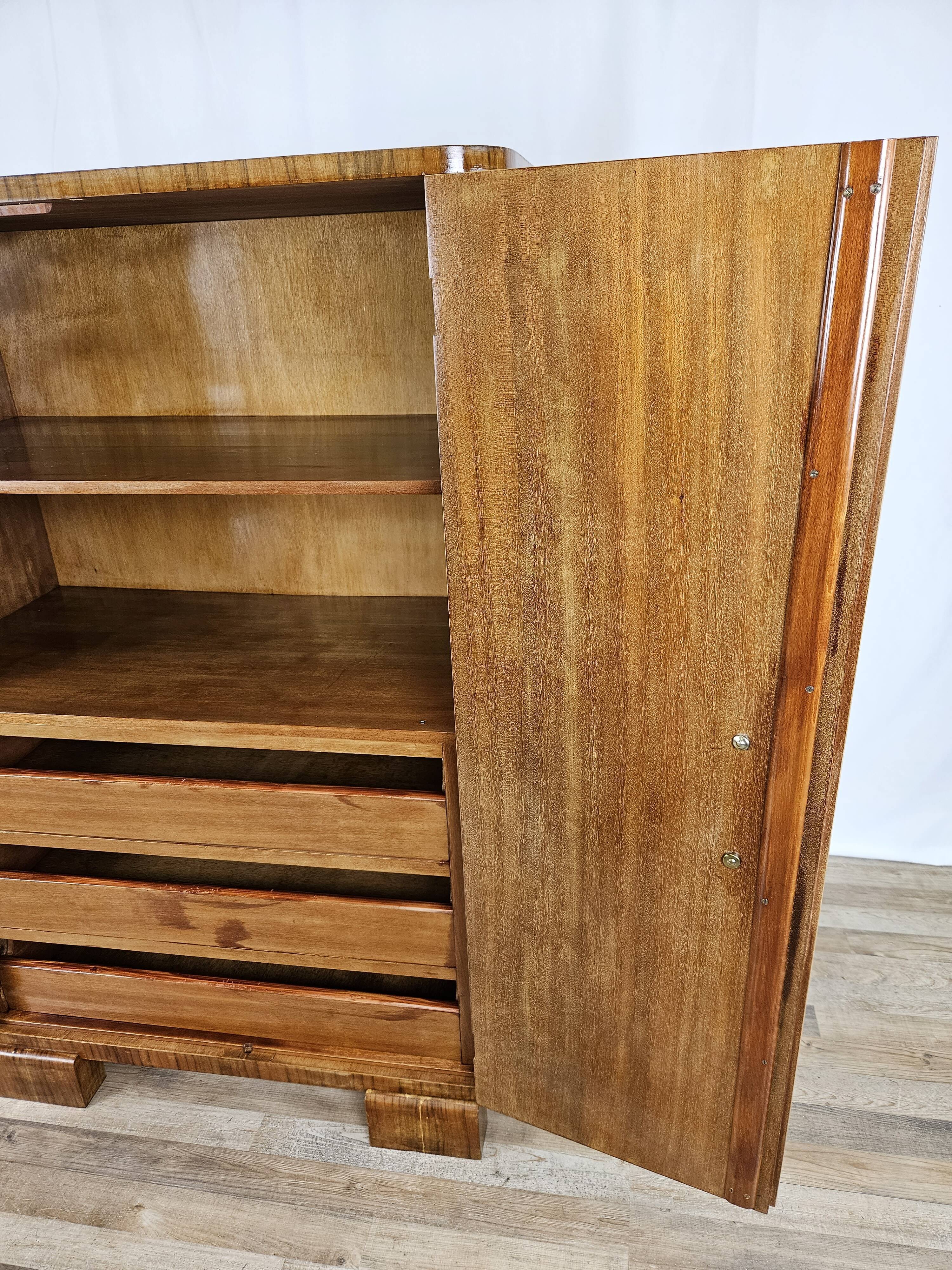 Art decò sideboard in thuja and walnut