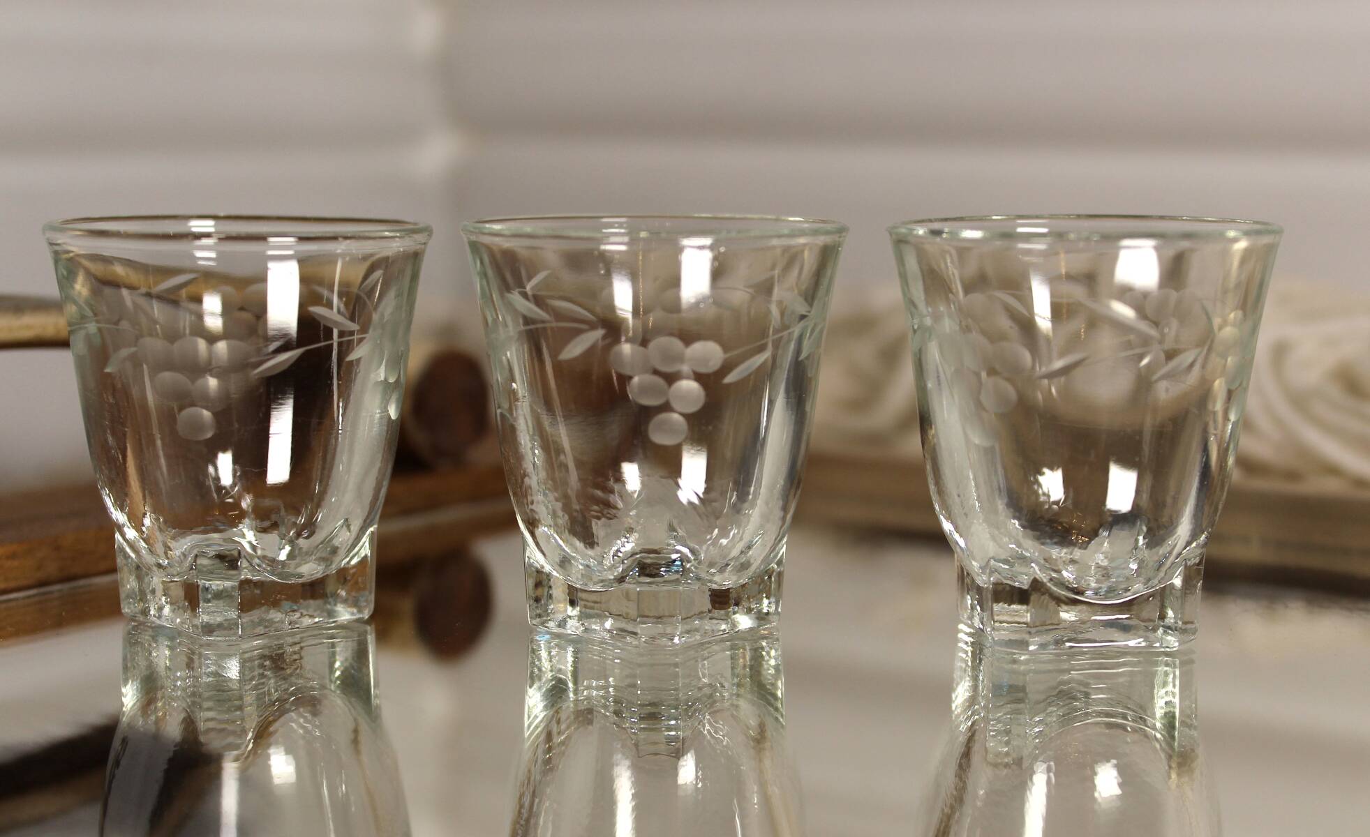 Set of 3 Engraved Liqueur or Shot Glasses - Art Deco 1940 certified