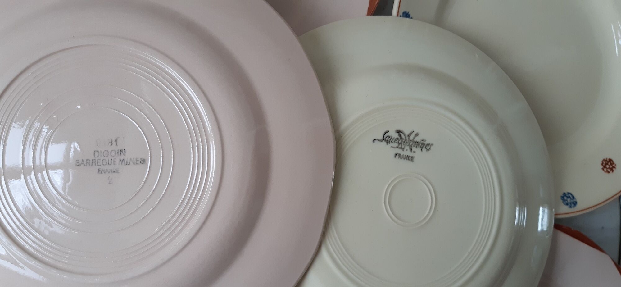 Set of 6 flat plates mismatched Digoin Sarreguemines