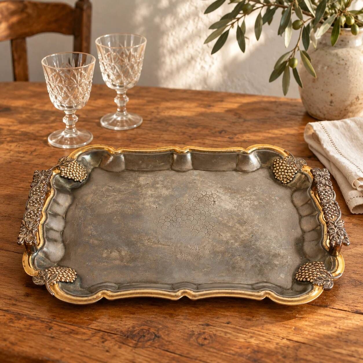 Vintage silver and gold metal serving tray – Grape cluster decoration – 36 cm