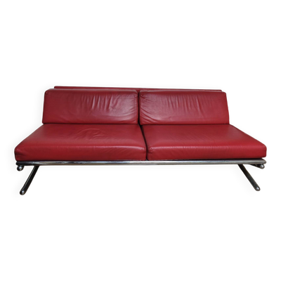 Grand canapé 3 places vintage en cuir rouge – circa 1960 – structure e