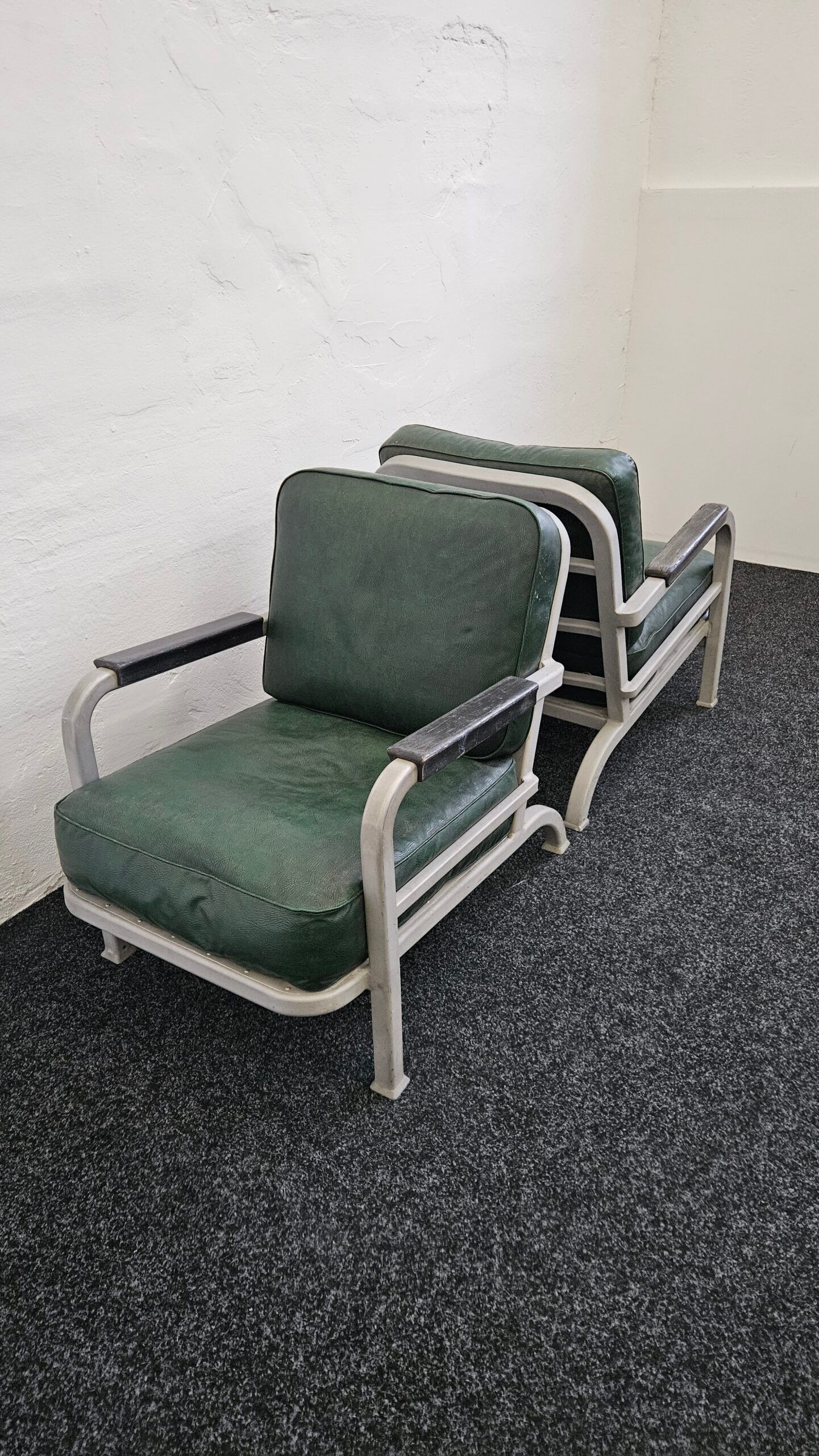 Mid century US Army Aluminium  Sofa and Armchairs by Hans H. Hunnebeck,1953