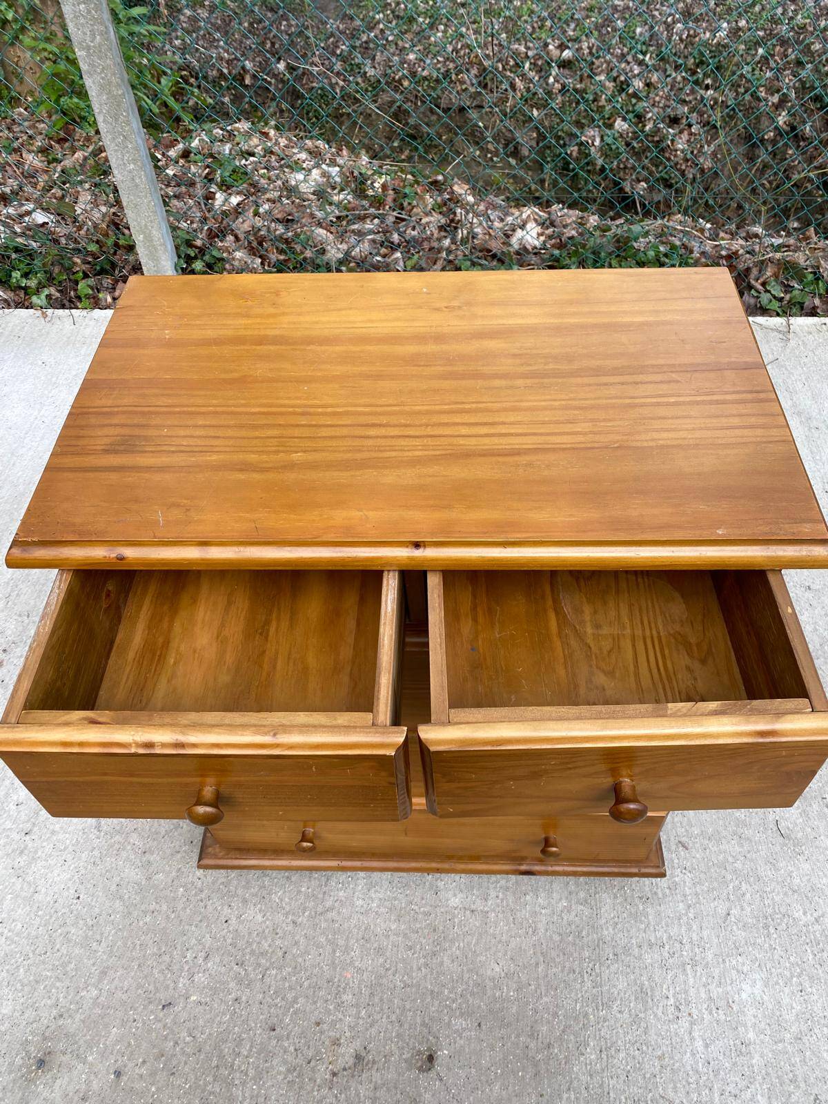 English chest of drawers in solid pine wood with 5 drawers