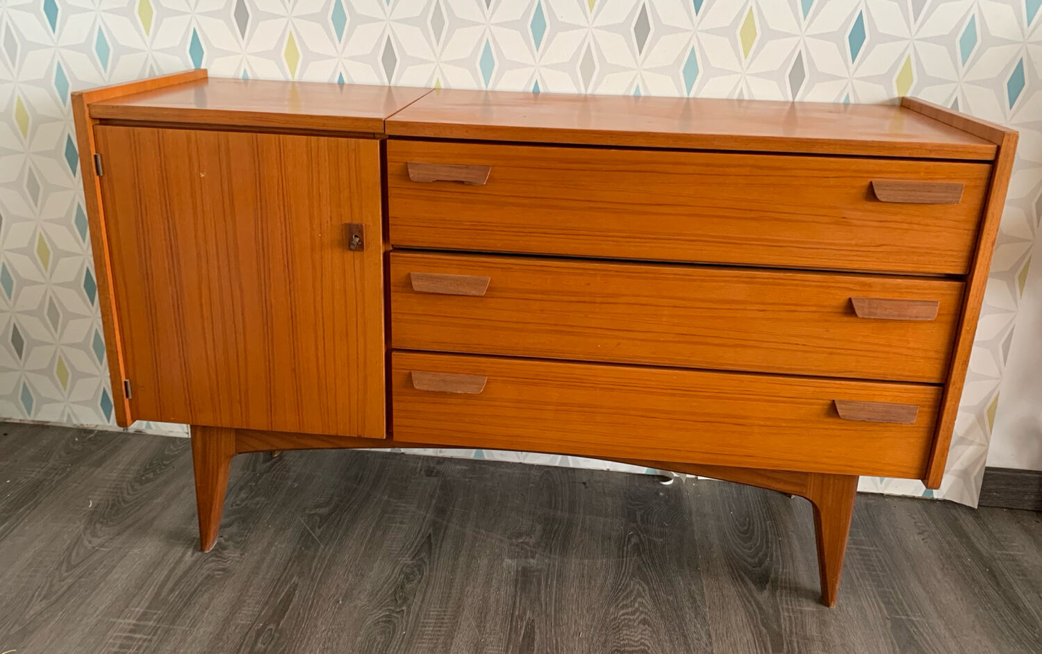 Small Scandinavian row