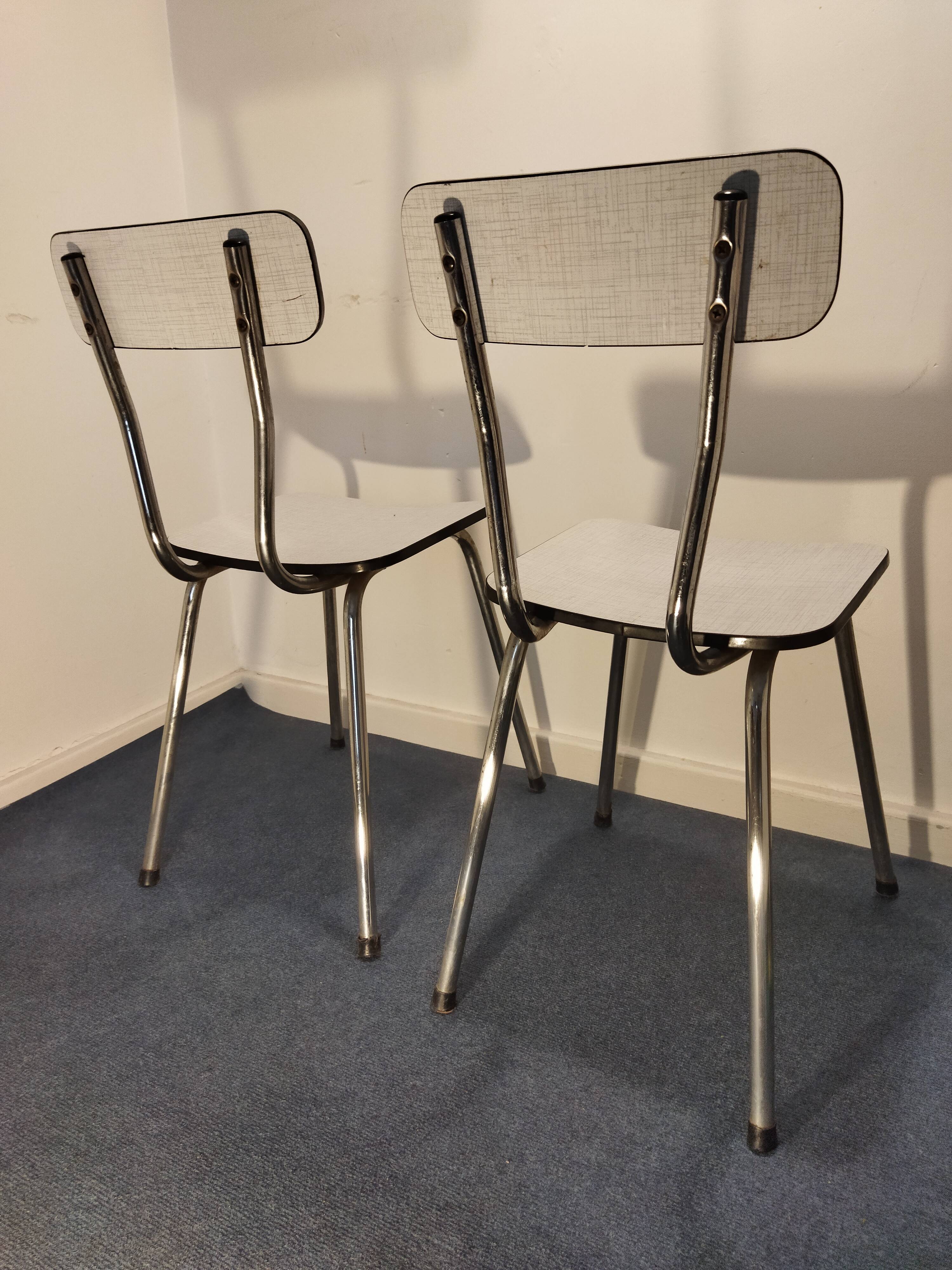 Paire de chaises formica