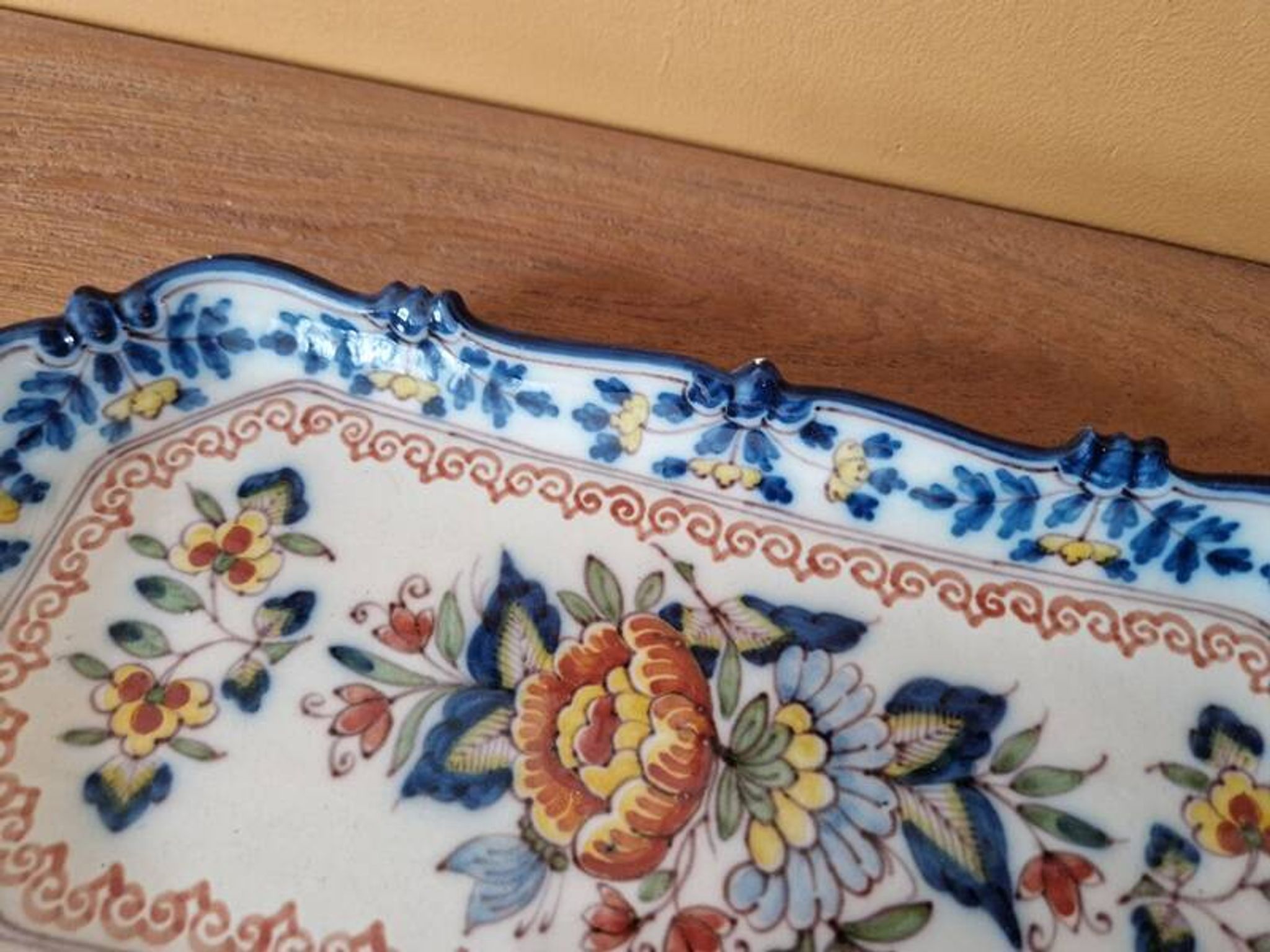 Plat à cake ou à harengs en faience de Royal Tichelaar Makkum