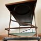 Table basse artisanale et fonctionnelle