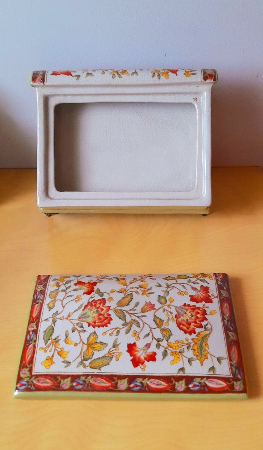 Porcelain box on claw feet