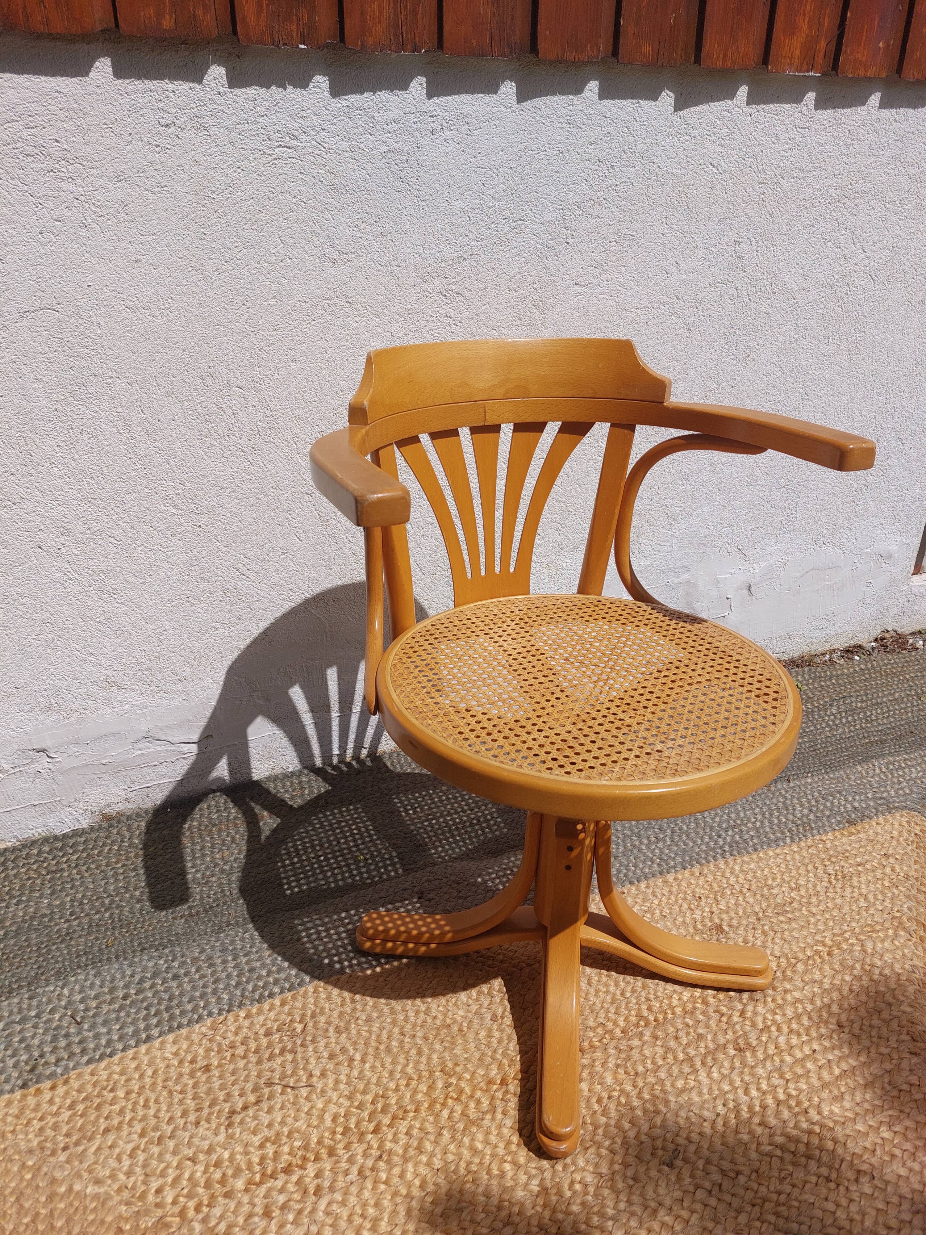 fauteuil tournant bois et cannage, vintage