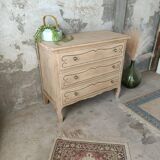 Wooden chest of drawers