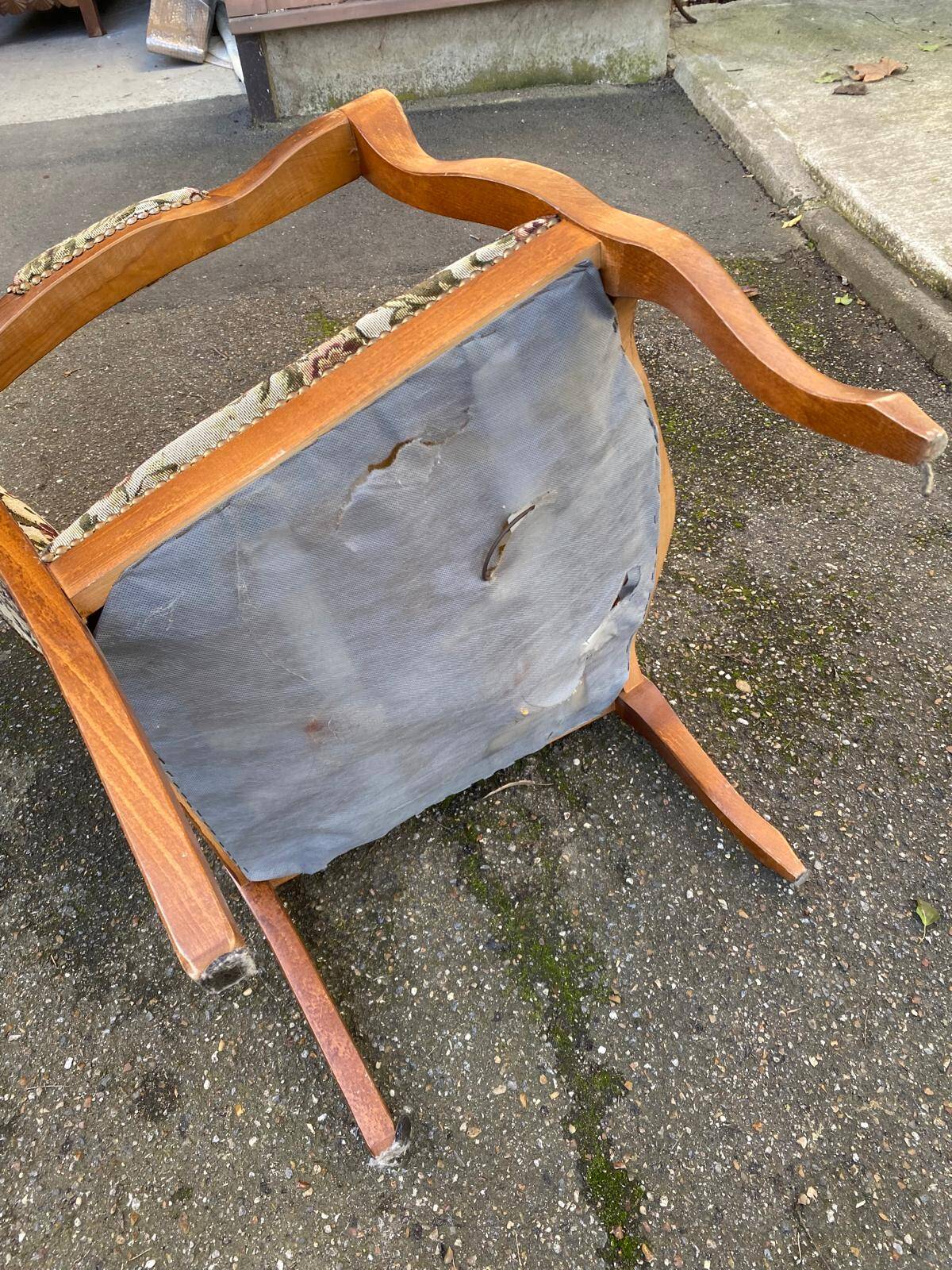 Louis XV Voltaire armchair in solid wood and floral fabric.