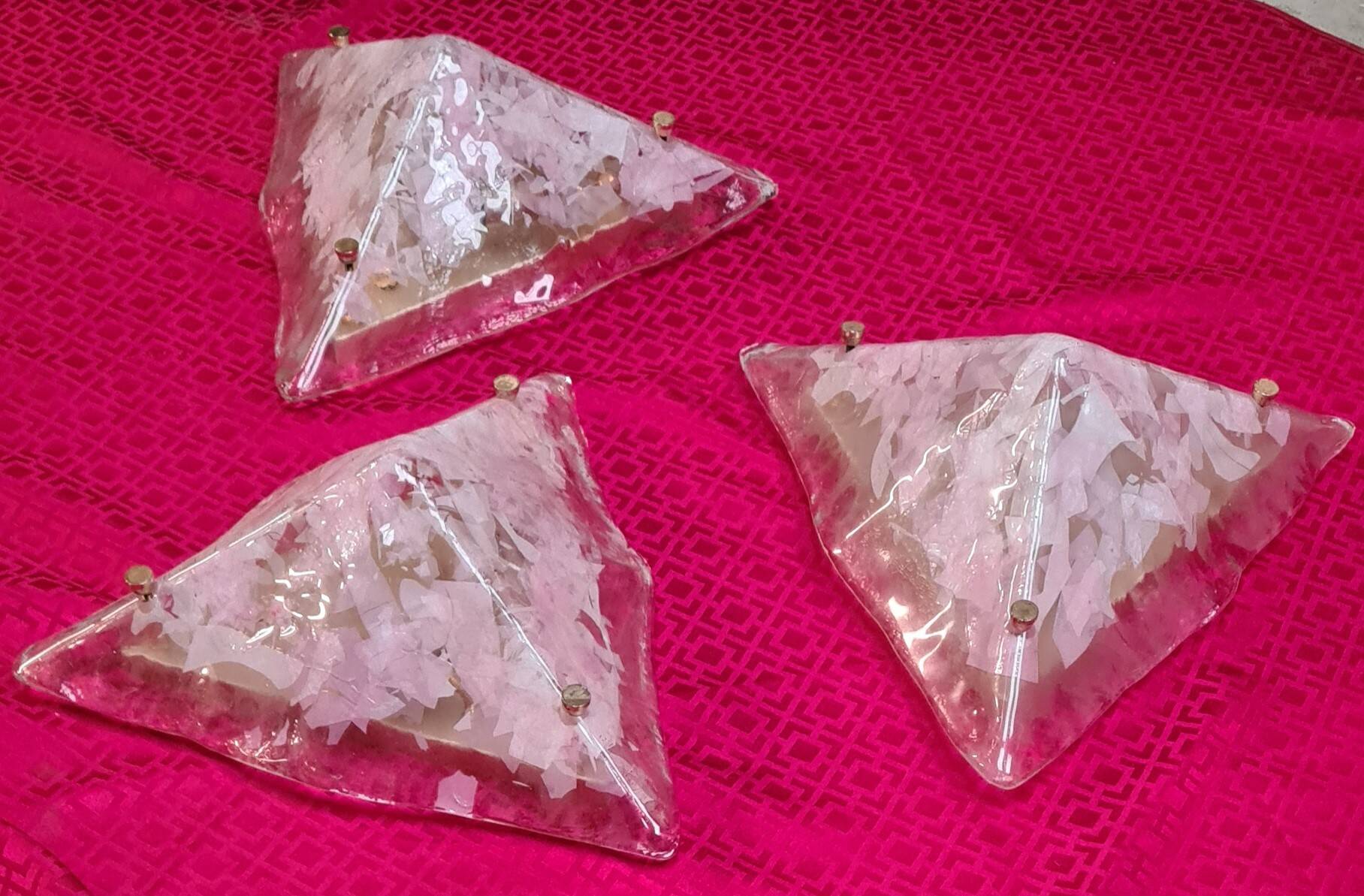 applique ou Lustre triangulaire 1970 en verre de Murano transparent  35x35x