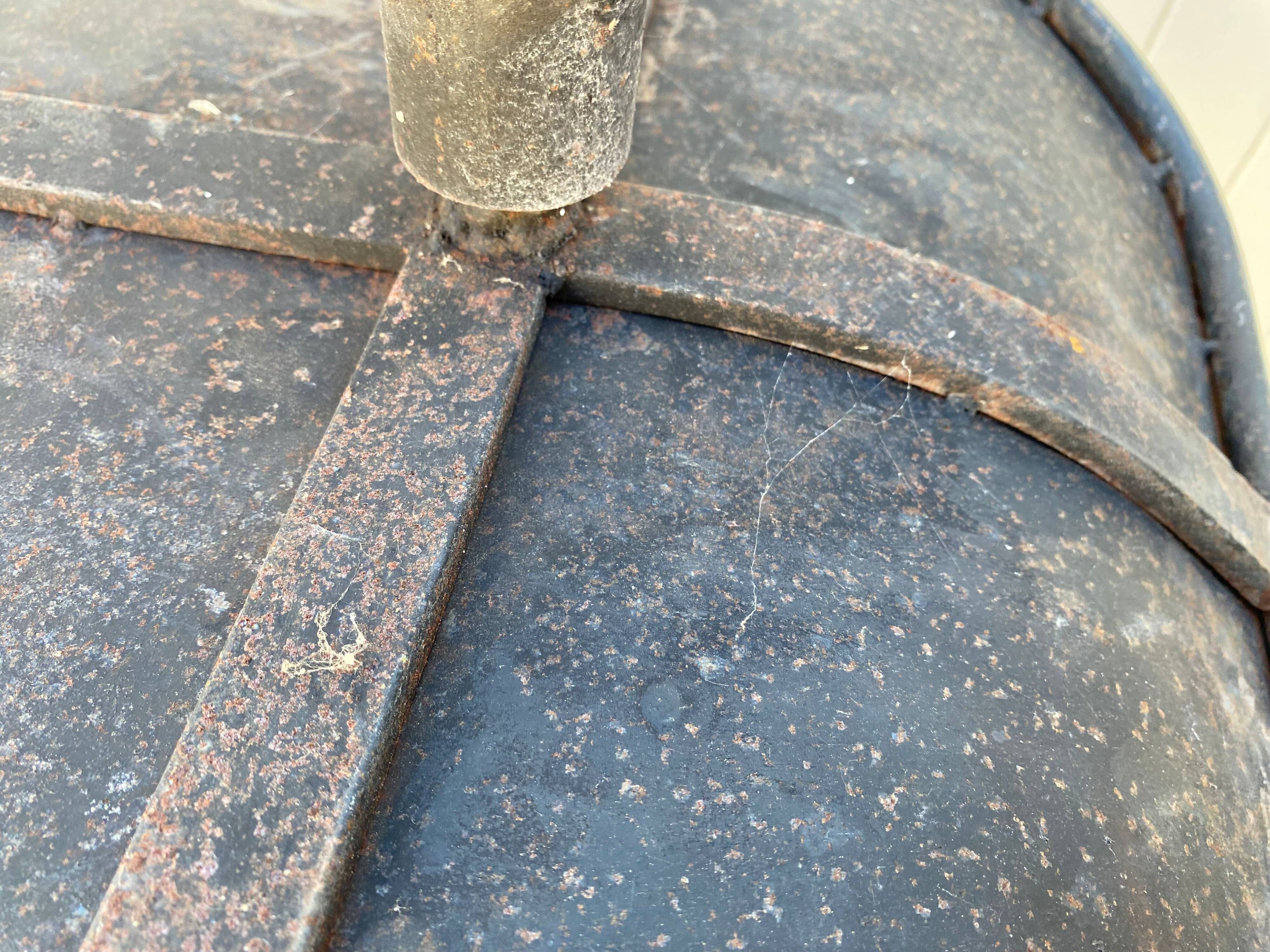 Paire de tabourets de bar pivotants artisanaux en métal de style industriel, 1950