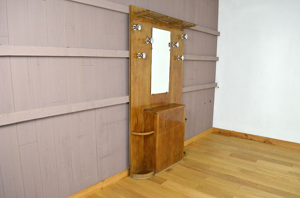 Art-deco cloakroom in walnut 1930/1940