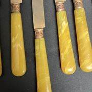 Arts de la table, écrin 12 couteaux à fruit vermeil et galalithe début XXXè
