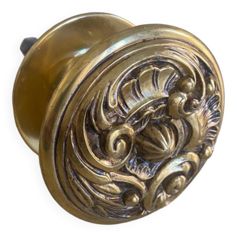 Entrance door pull handle in solid brass