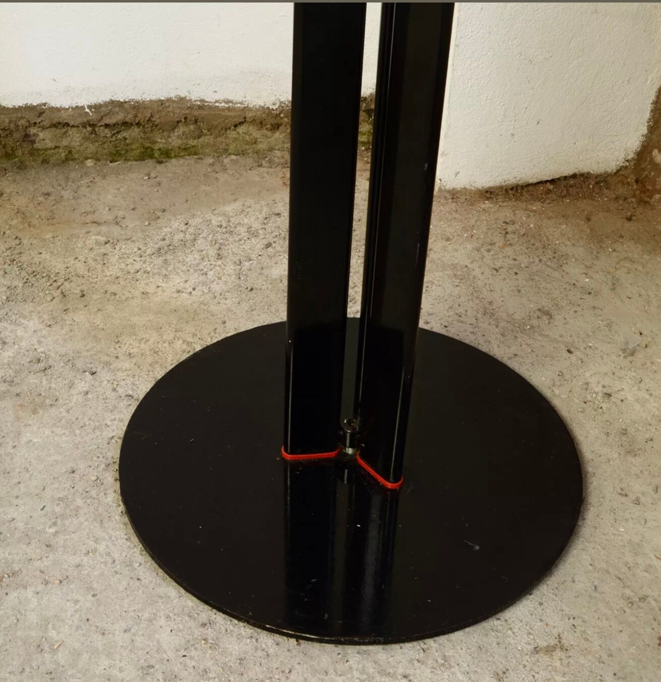 Coat rack on foot metal red and black 12 branches, 80s